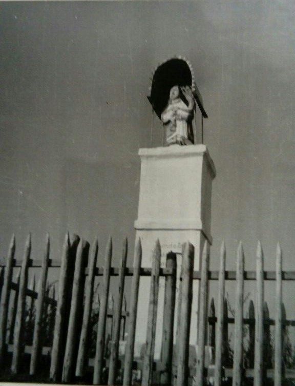 Zdjęcie kapliczki J. Dudkiewicza z 1946 r ze zbiorów Instytutu Sztuki PAN w Warszawie